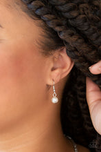 Load image into Gallery viewer, Knockout Queen-white
